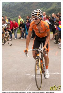 Climbing the Angliru (Photo Credit: NFV7Fotographia)