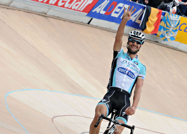Tom Boonen solo's to victory at Paris-Roubaix 2012
