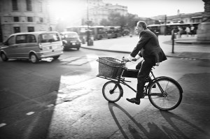 Be-suited bike rider (Image: photo by Noboyuki Taguchi)