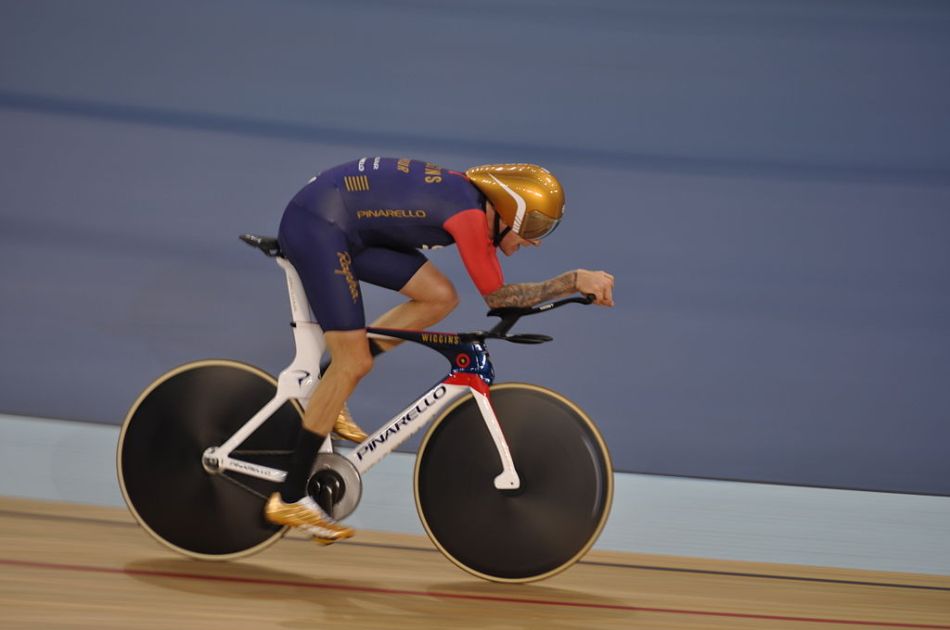 1024px-Bradley_Wiggins_Hour_Record